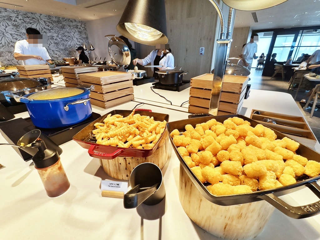 THE NEST那覇｜鄰近沖繩旭橋單軌站 泳池酒吧免費飲料無限供應