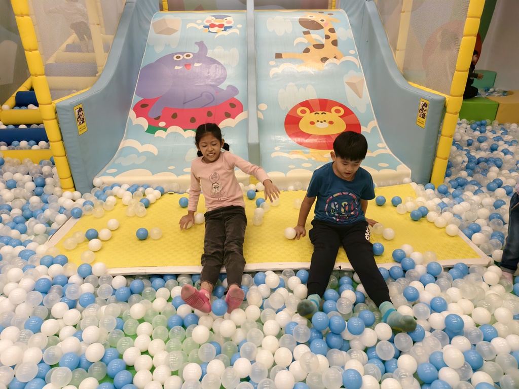 遊戲愛樂園台中米平方店｜主題公園店 吃喝玩一站搞定的室內樂園 台中親子放電的好去處